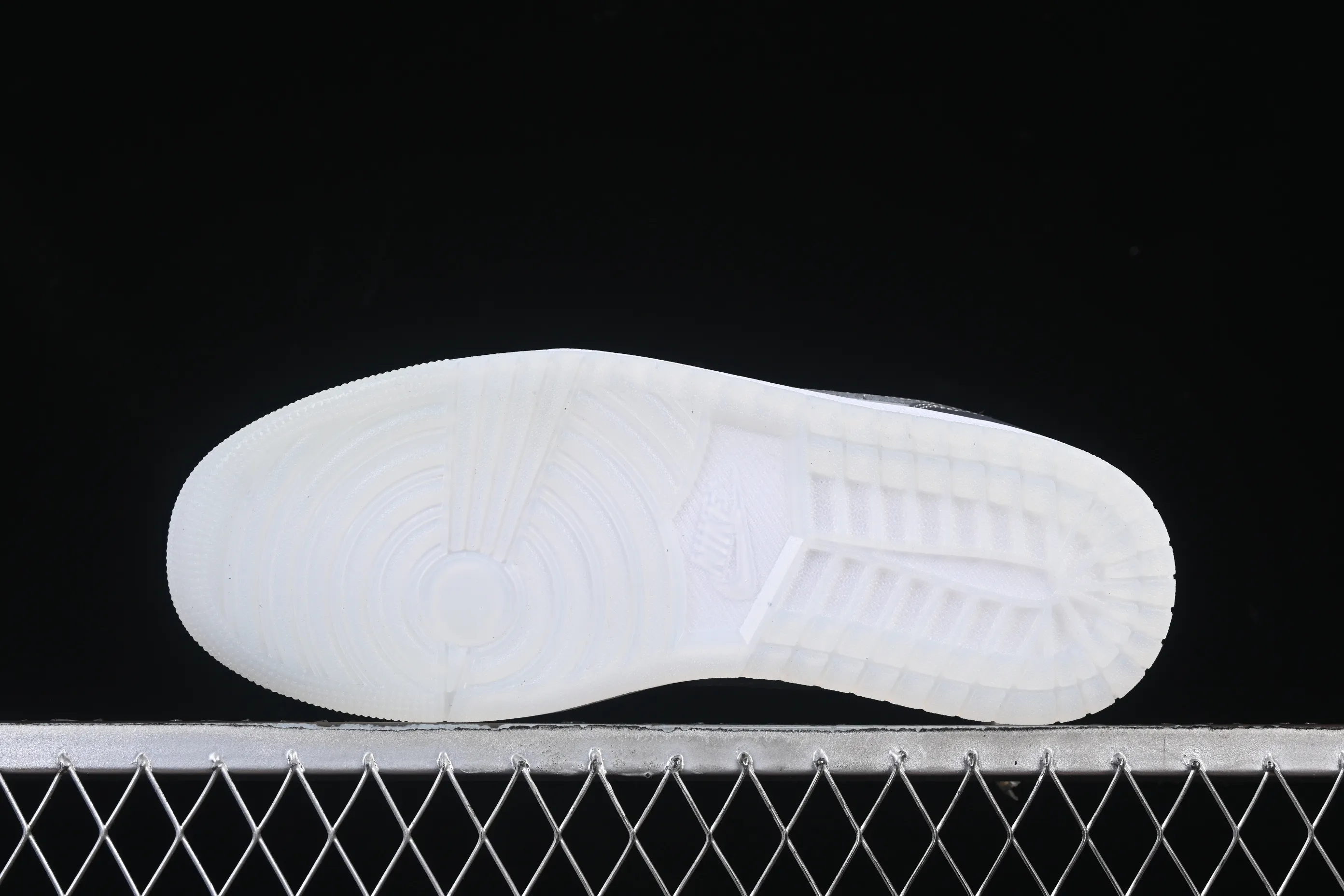 All Categories Air Jordan Jordan Series Basketball Shoes Air Jordan 1 Low Air Jordan 1 Low AJ1 Joe 1 Space Silver Retro Culture Leisure Sports Shoes HV4398-014